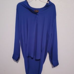 💙3/$25💙Pretty blue, high-low blouse